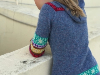 Cardigan Dagi from the back (blue)
